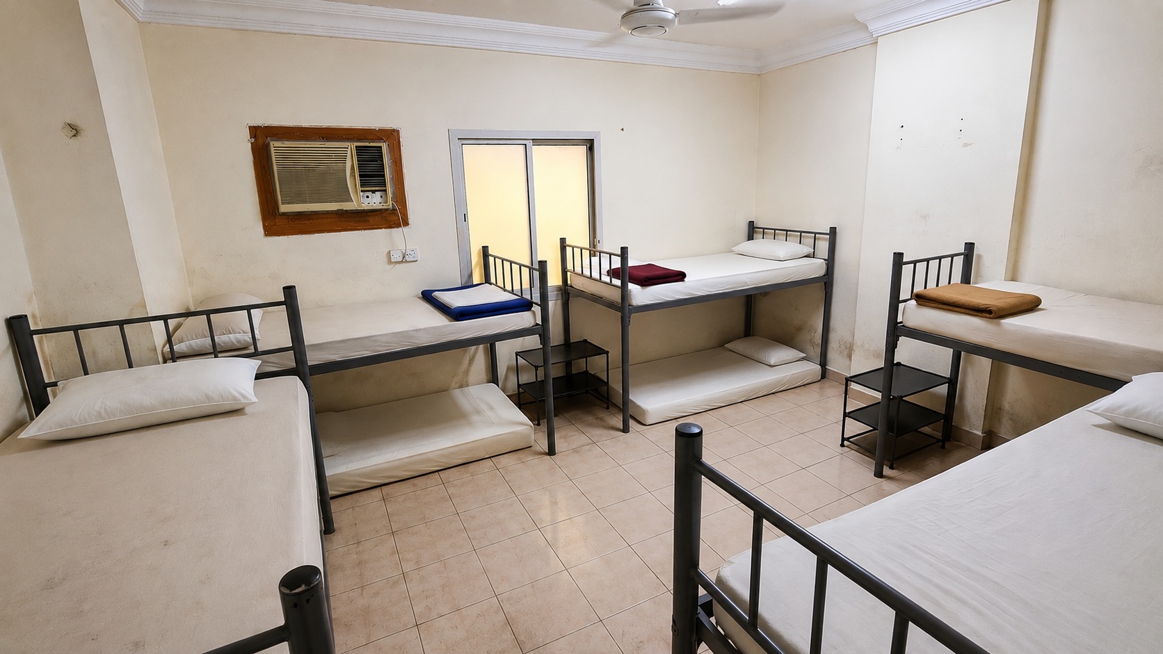 Male Bedspace for rent in Al Mansoura