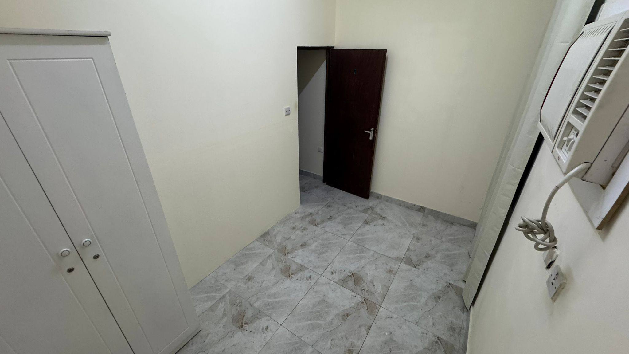 Partition for rent in Al Mansoura